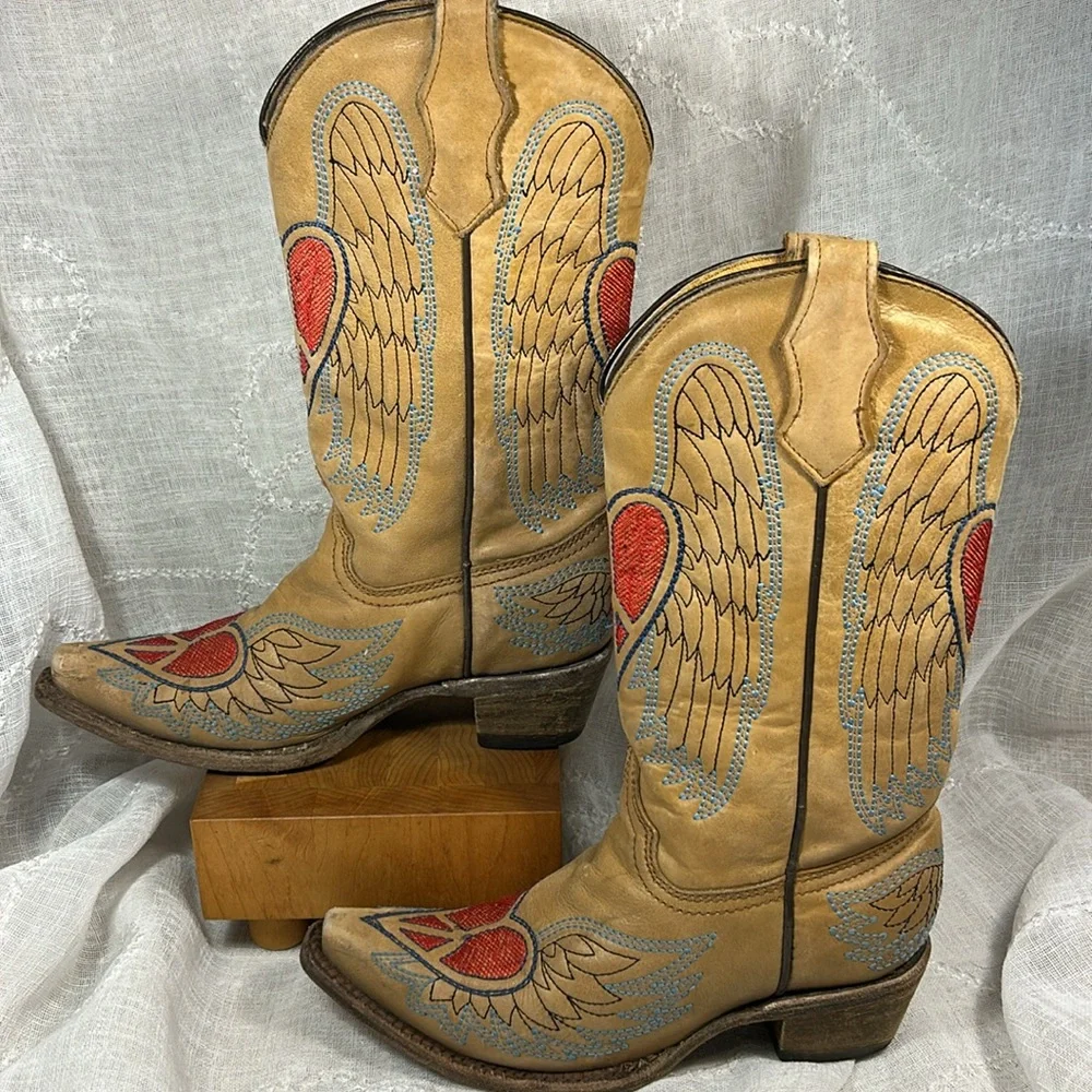 Corral vintage heart angel wings leather cowboy boots